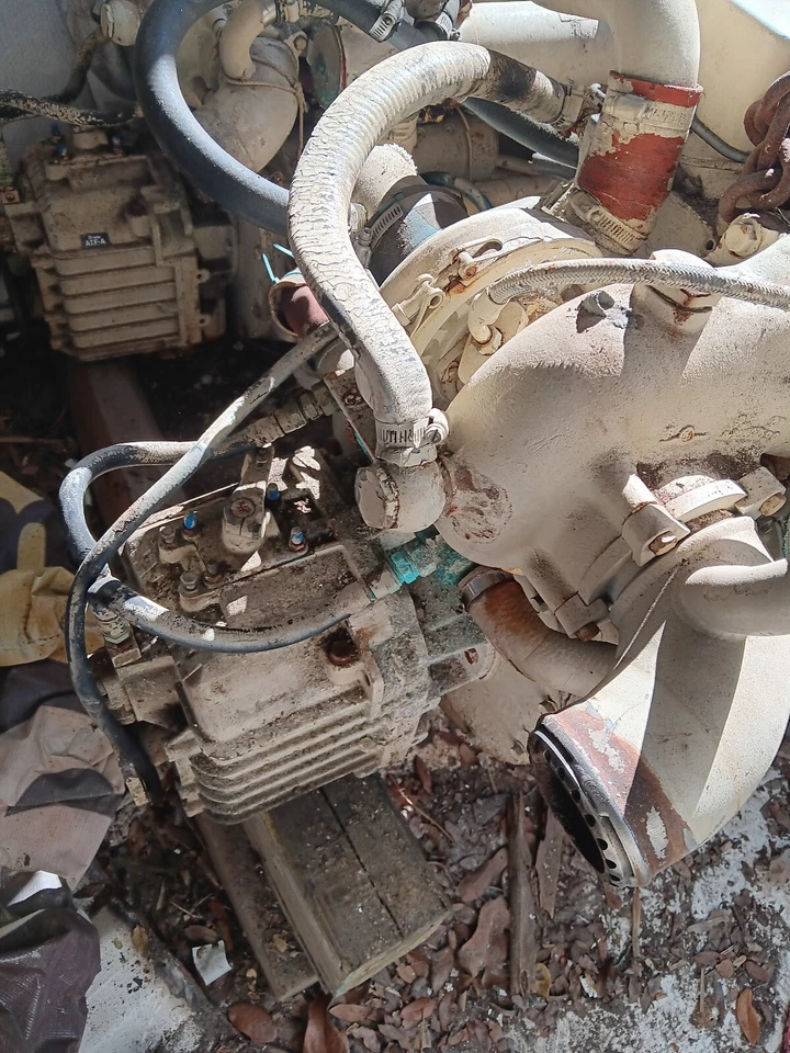 Used inboard Cummins diesel engines engines 1300 hrs like new! - Image 2 of 4