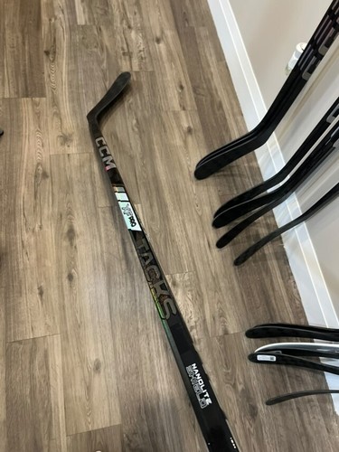 Hockey Sticks (Bauer and CCM, Left and Right, P29/P92 and P28) - Picture 5 of 8
