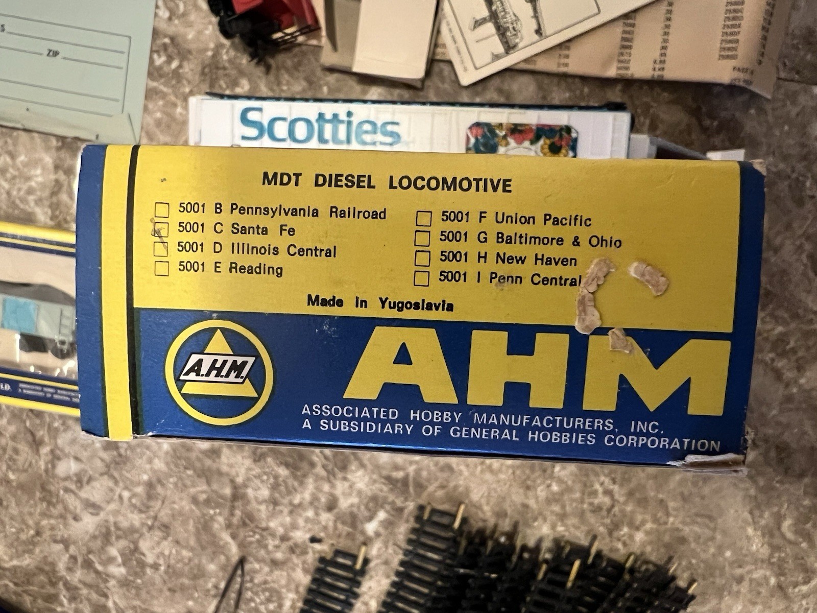 AHM HO Scale Train Set #63930 – MDT Diesel Locomotive 5001C – Santa Fe – Vintage thumbnail 9