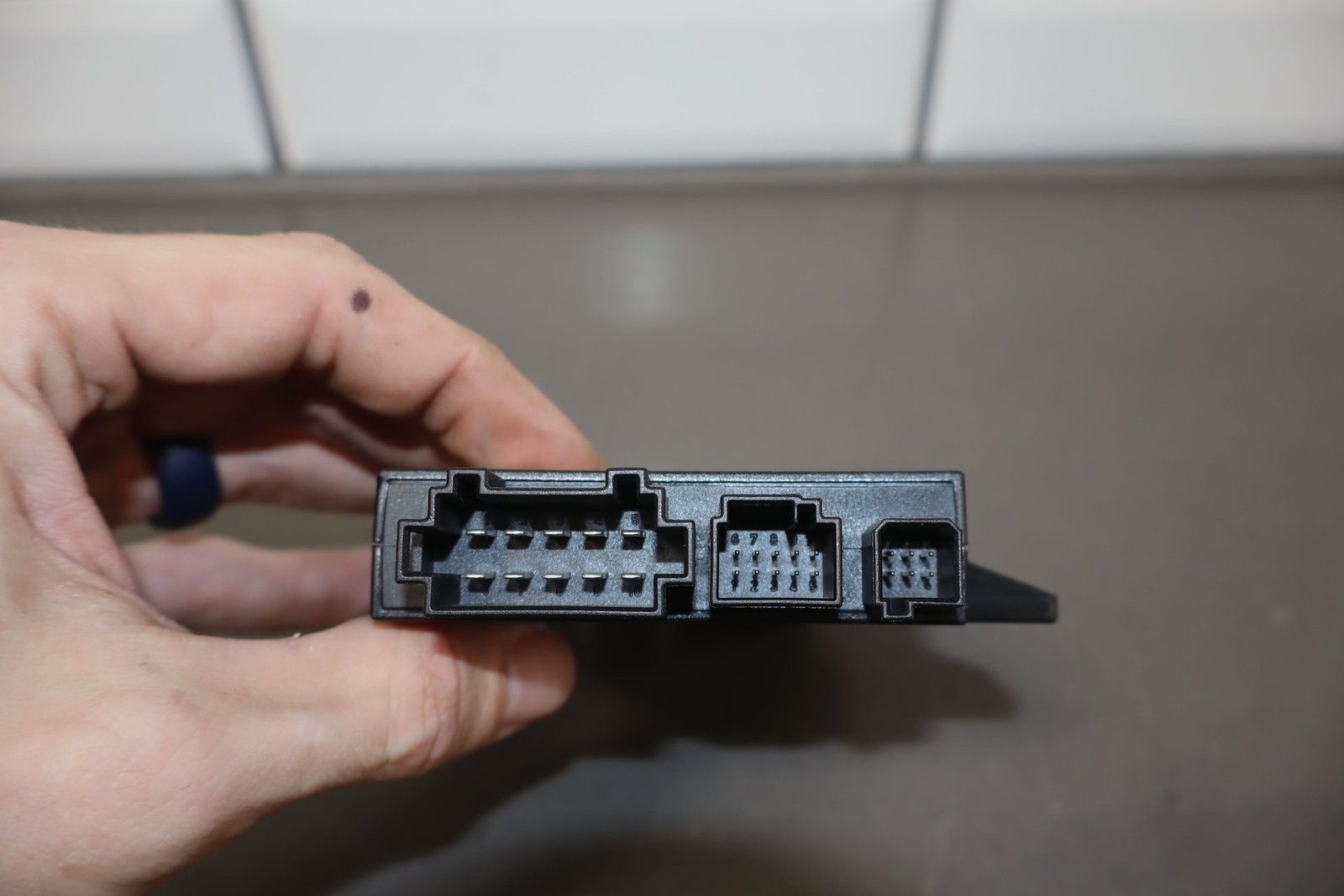 2007 Maybach 57 W240 Bus Node Roof Control Module A2408201885