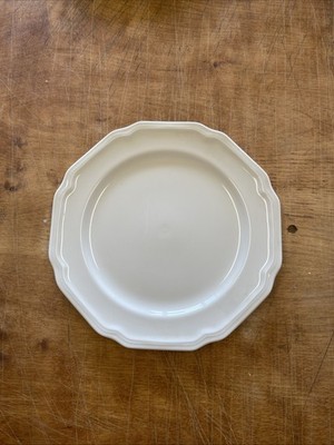 Mikasa ANTIQUE WHITE ULTIMA + Salad Plate 8 1/2'' HK400 1 ea   5 available