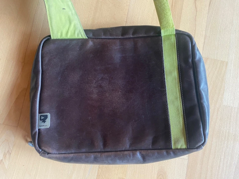 LOGSTOFF Messenger Ledertasche braun / grün – gebraucht – 35 x 26 x 8 cm - Bild 4 von 4