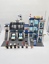 LEGO CITY Polizeistation 7498 Vollständig Mi...