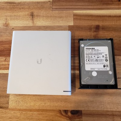 Ubiquiti Networks UCK-G2-PLUS UniFi Controller Hybrid Cloud Key Gen2 PLUS 1TB HD
