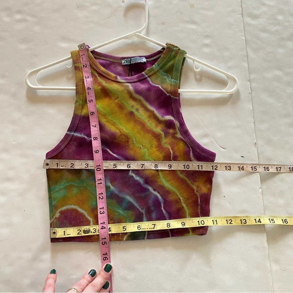 Camiseta sin mangas acanalada Tie Dye para mujer talla mediana reciclada hecha a mano geoda dorada magenta Foto 4 de 4