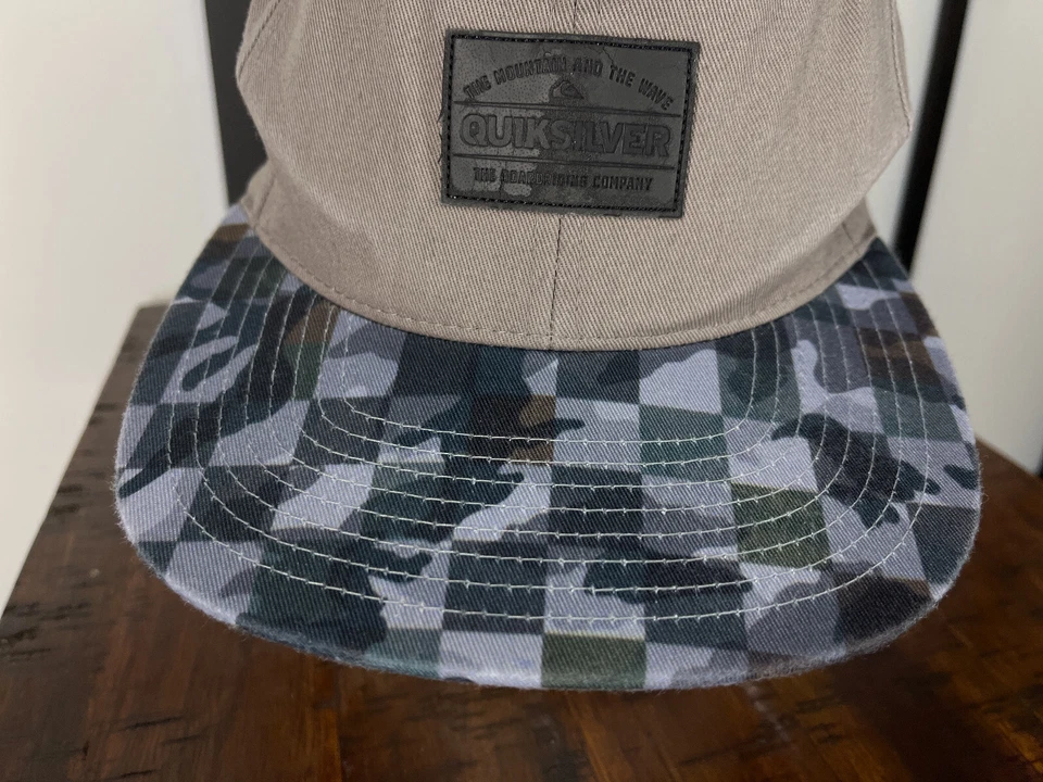 Boné chapéu Quiksilver Snap Back adulto tamanho único cinza azul xadrez camuflado onda de montanha - Imagem 3 de 4
