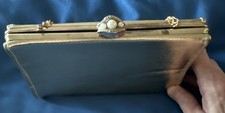 VINTAGE 60s GOLD SPARKLE VGN LEATHER ENVLP CLUTCH EVENING PURSE FAUX PEARL CLASP