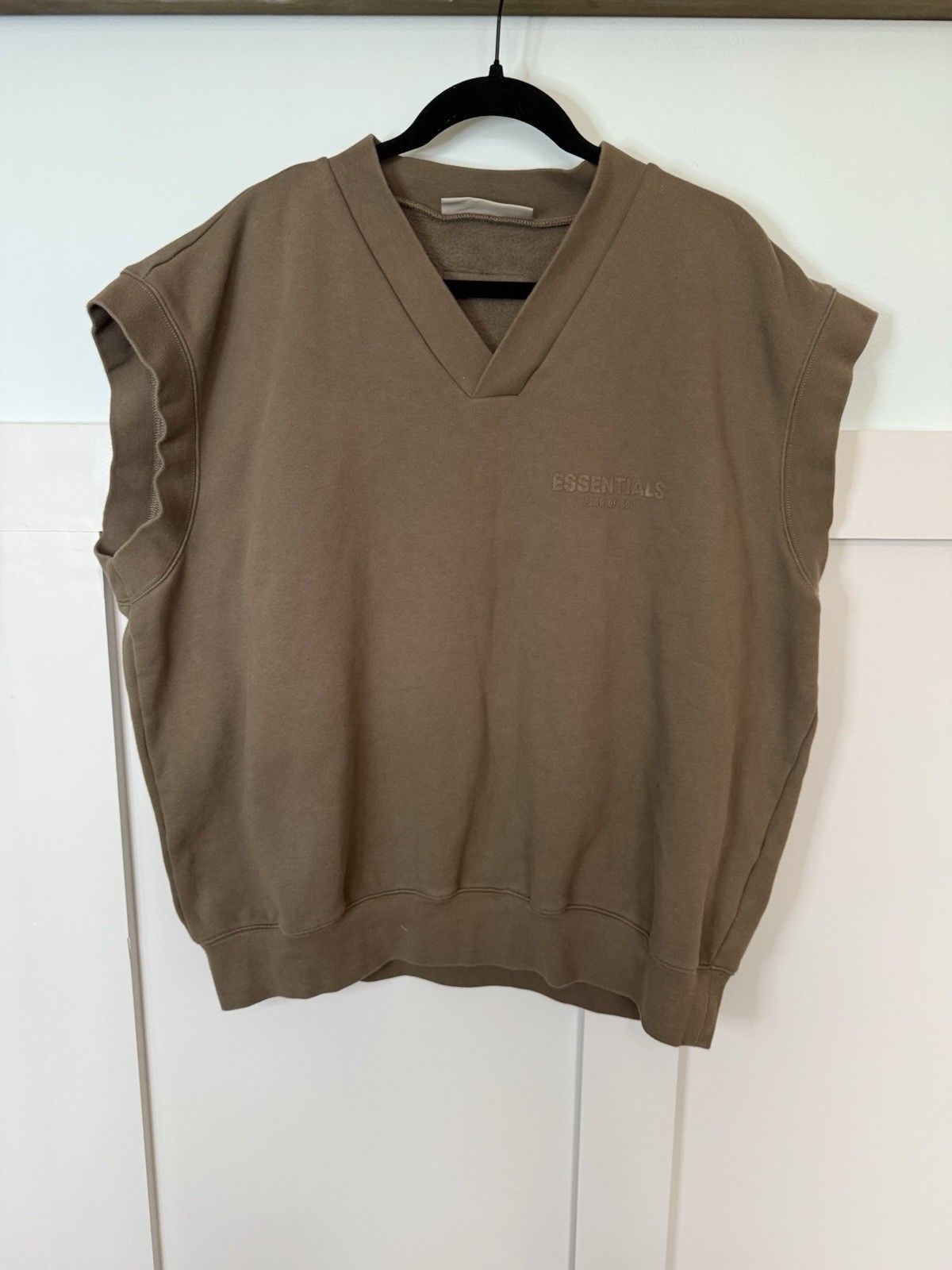 FEAR OF GOD ESSENTIALS V NECK VEST LOGO TOP Sweatshirt Women’s XL Brown