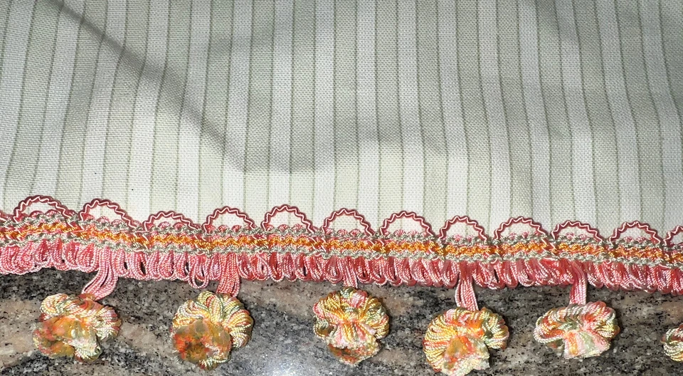 PRECIOSA CENEFA PERSONALIZADA LT VERDE Y BLANCO RAYAS 104” DE ANCHO~KRAVET~BORLA~ORG ¡$599! Foto 2 de 4