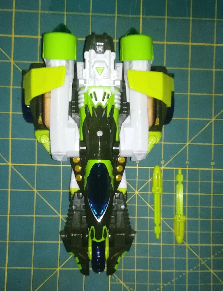 Transformers Crumplezone Cybertron TAKARA Hasbro - Immagine 3 di 4