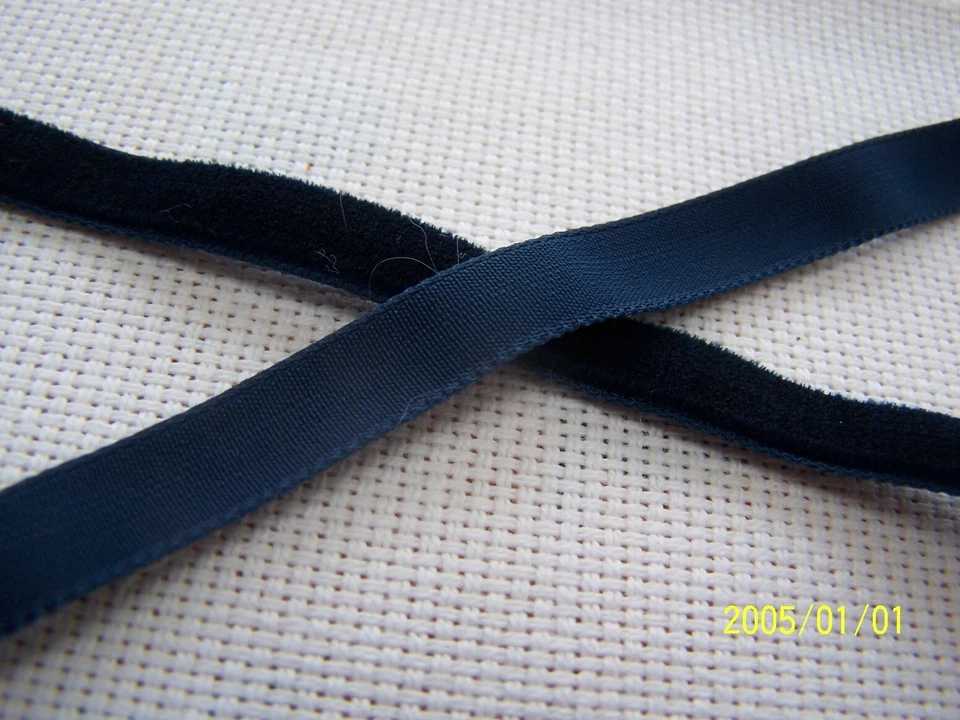 Ancien ruban en velours ras. Couleur bleu marine.  Vendu au mètre. Réf N°315 - Photo 3/4