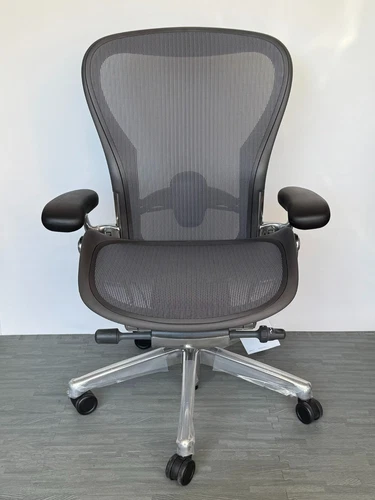 كرسي Herman Miller Aeron Remastered - الحجم C GRAPHITE / POLISHED ALUMINUM