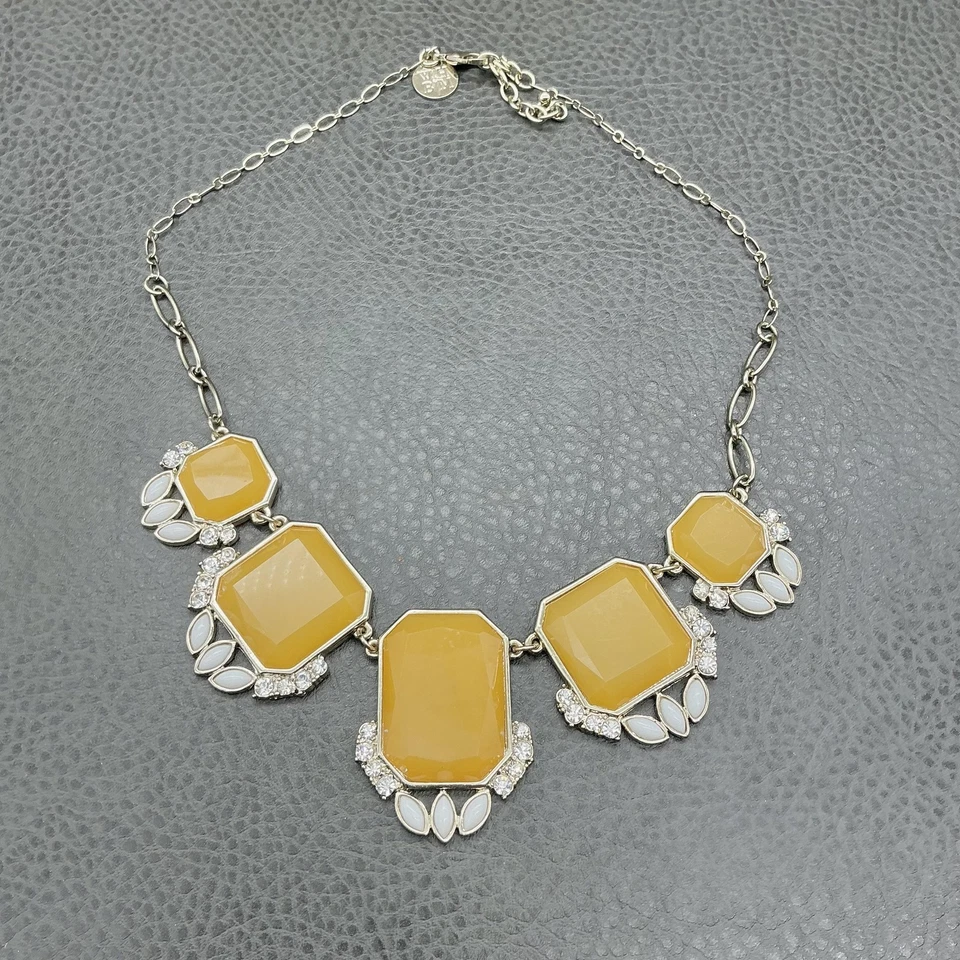 Colar declaração WHBM pedra preciosa cristal branco acento tom dourado corrente ousada - Imagem 2 de 4