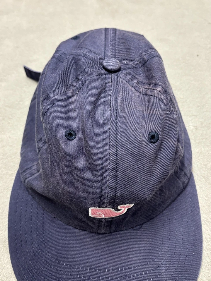 Gorra Vineyard Vines Correa Trasera Azul Marino Algodón Bordado Ballena Hombres Papá Gorra Foto 2 de 4