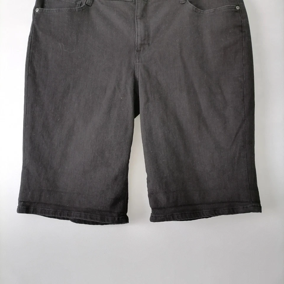 Bermudas cortas St. John's Bay para mujer negras tiro alto diseño de cinco bolsillos talla 18 Foto 4 de 4