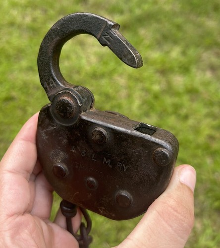 Antique A & LM RY - ARKANSAS & LOUISIANA MISSOURI RAILWAY Railroad padlock - Picture 5 of 6
