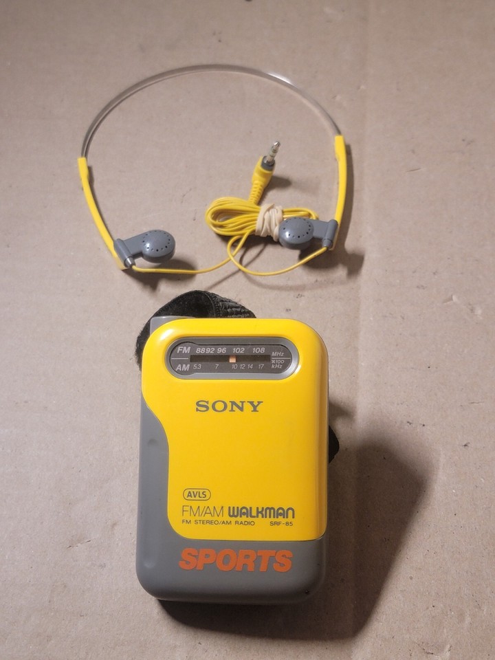 SONY Walkman AM/FM Stereo Radio SRF-85 W/ Dynamic Headphones MDR-W10 ...