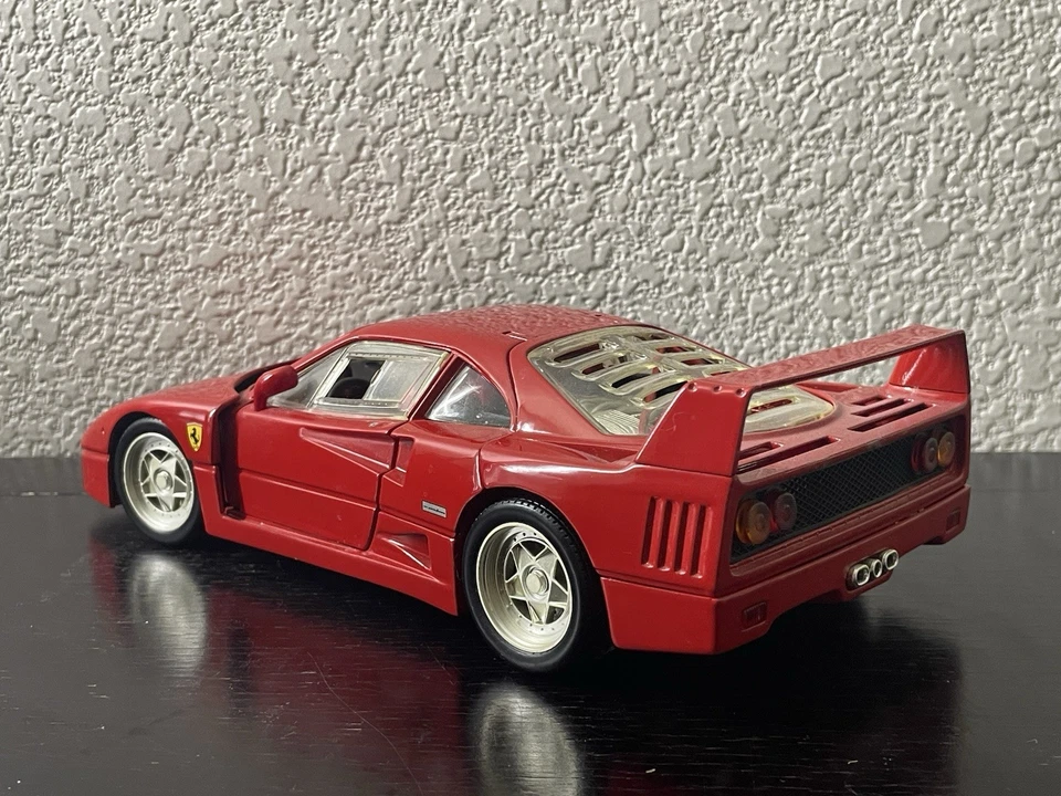 Hot Wheels 1:18 Scale Diecast  Ferrari F40 1988 Red Model Car - Image 3 of 4