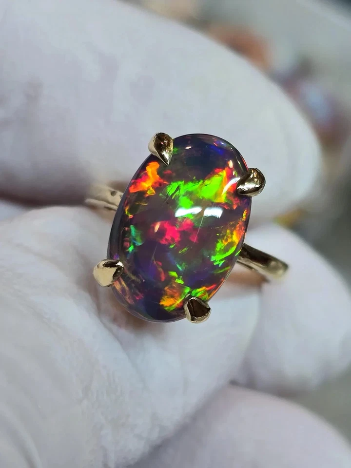 Anillo muy hermoso anillo cabujón de ópalo negro etíope natural y oro macizo de 14 quilates Foto 3 de 4
