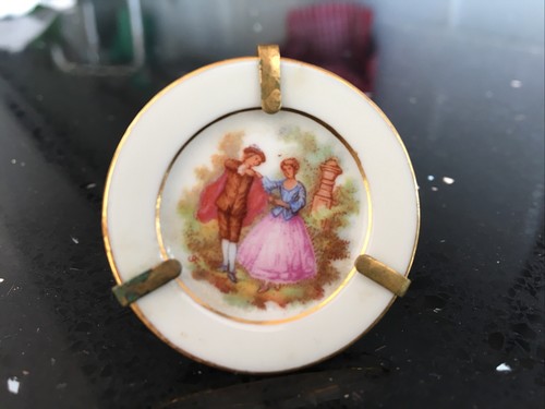 Limoges Frankreich Miniatur Teller mit Ständer umwerbendes Paar Goldrand für Puppenhaus - Bild 1 von 7