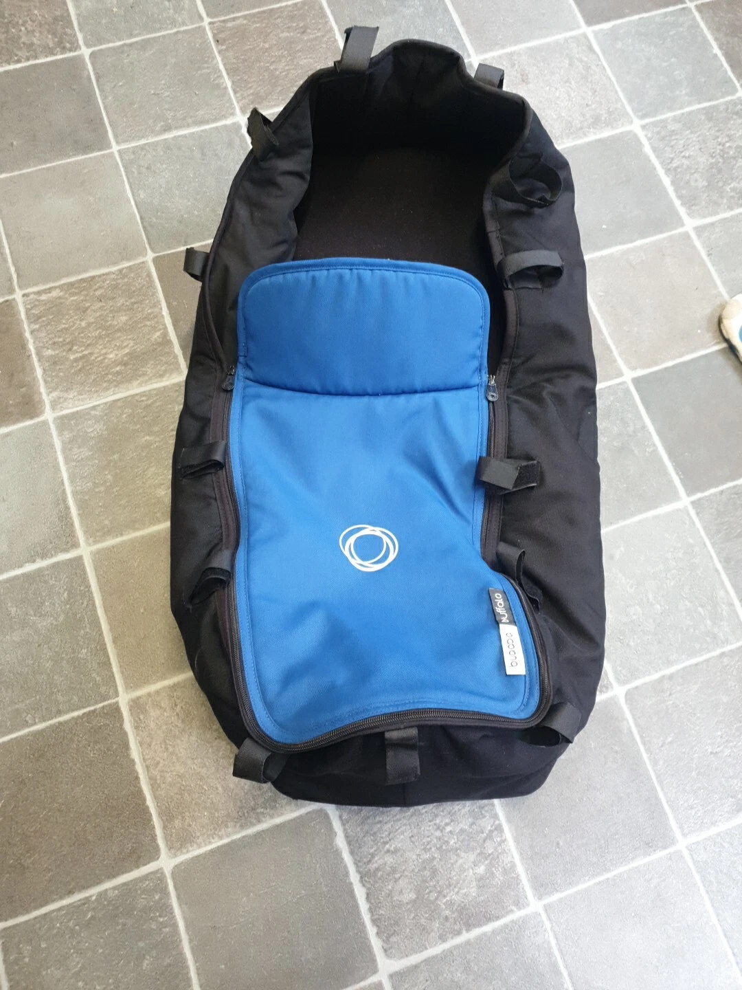 Bugaboo Buffalo Carry Cot And Blue Apron