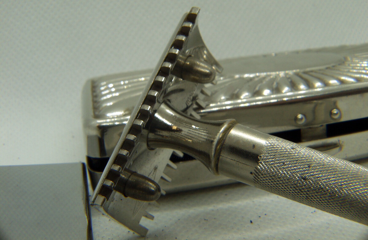 Vintage Gillette Pocket Edition Safety Razor, With Shell Case, Made In USA, 