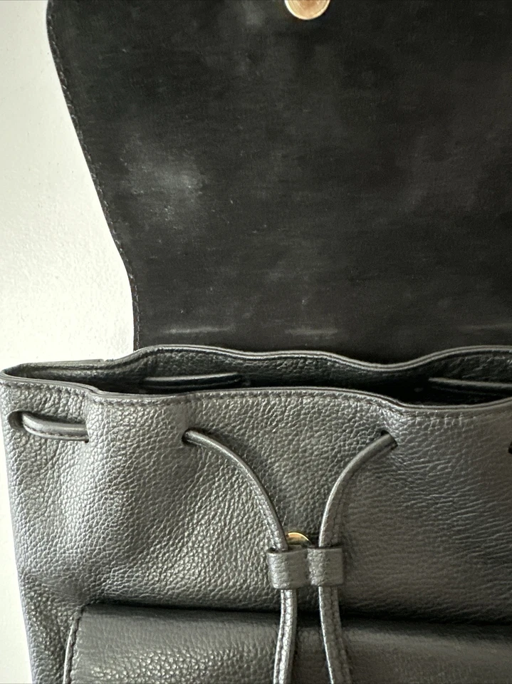 Mochila de cuero Furla pequeña negra genuina hecha en Italia EXL usada Foto 3 de 4