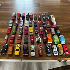 100 Cars/Vehicles Hot Wheels Mattel, Matchbox, Maisto, some miscellaneous - Lot