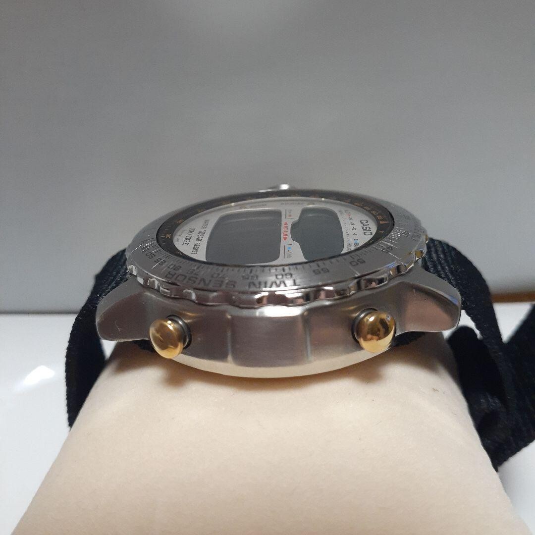 Casio Pro Trek Alt-7000 Vintage Watch .