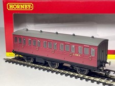 Hornby R40078A BR 6 Wheel 3rd Class Coach Crimson E31085E - OO Gauge - VNMIB