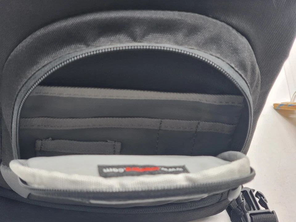 LowePro Slingshot 300 AW Camera Backpack Bag Waist Strap Padded, Camera Bag - Image 3 of 4