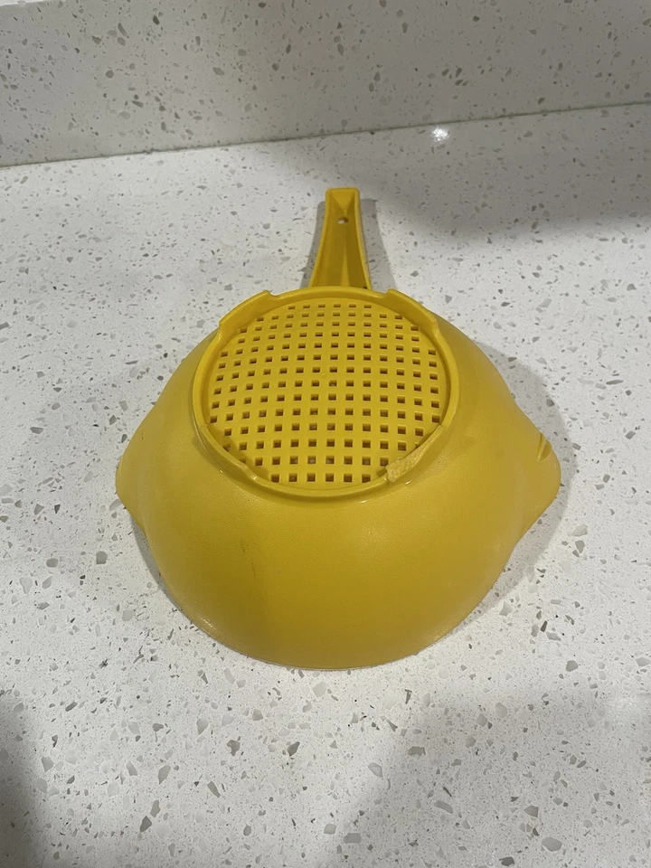 Vintage Tupperware 1200-B yellow small colander - Image 4 of 4