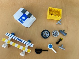 LEGO City 7286 Prisoner Transport Van partially Built + Acc Manual No Minifigs