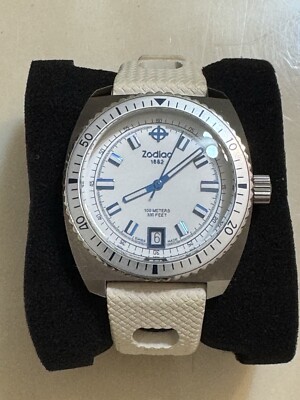 ドイツ製　惑星音叉11本にzodiac付き！ Zodiac ZO3911 Streamline Crystal Tachymeter White Leather