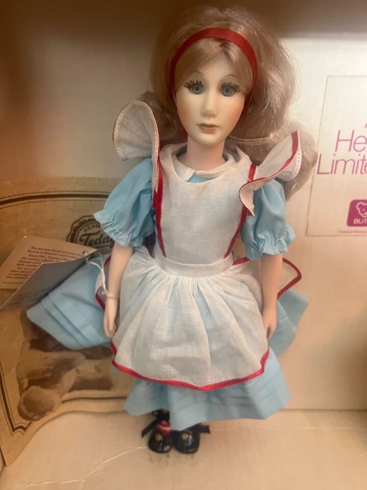 シュタイフ   1986 Alice & HerFriends 1986 SUZANNE GIBSON /STEIFF 