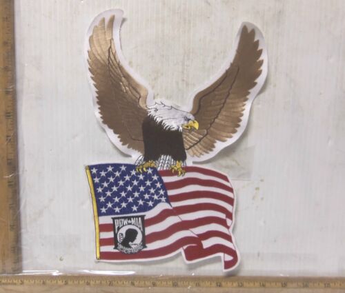 Drapeau américain tenu par Eagle - patch arrière brodé POW * MIA - Photo 1/1