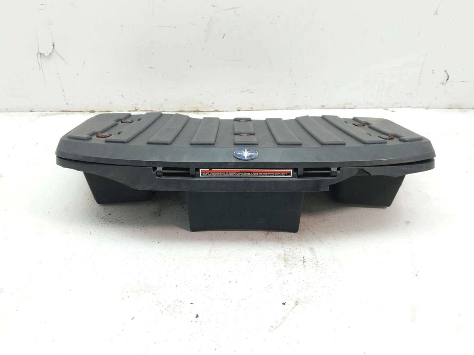 03 Polaris Sportsman 500 HO compartimento de almacenamiento frontal Foto 2 de 4