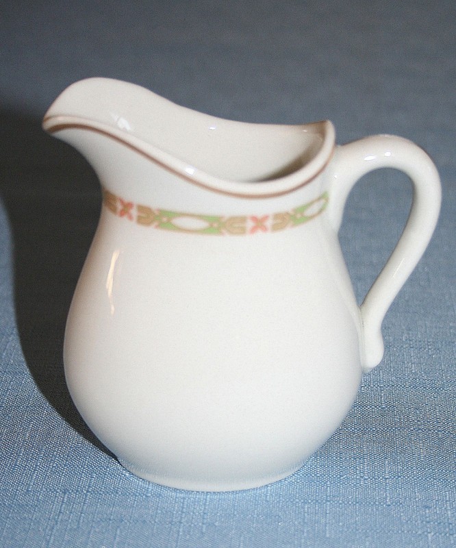 NEW YORK CENTRAL RAILROAD - NYC RR - SMALL VANDERBILT CREAM PITCHER - GREAT!