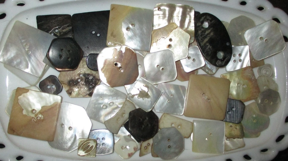 LOTE 60+ BOTONES ANTIGUOS DE MADREPERLA PARA FREGONA - TODAS LAS FORMAS DIFERENTES MUCHOS TALLADOS Foto 2 de 4