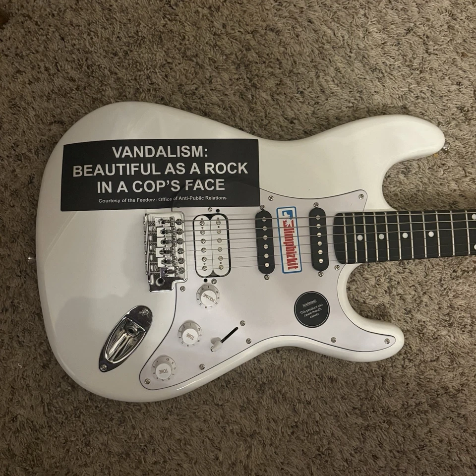 Guitarra Kurt Cobain Negative Creep Foto 3 de 4