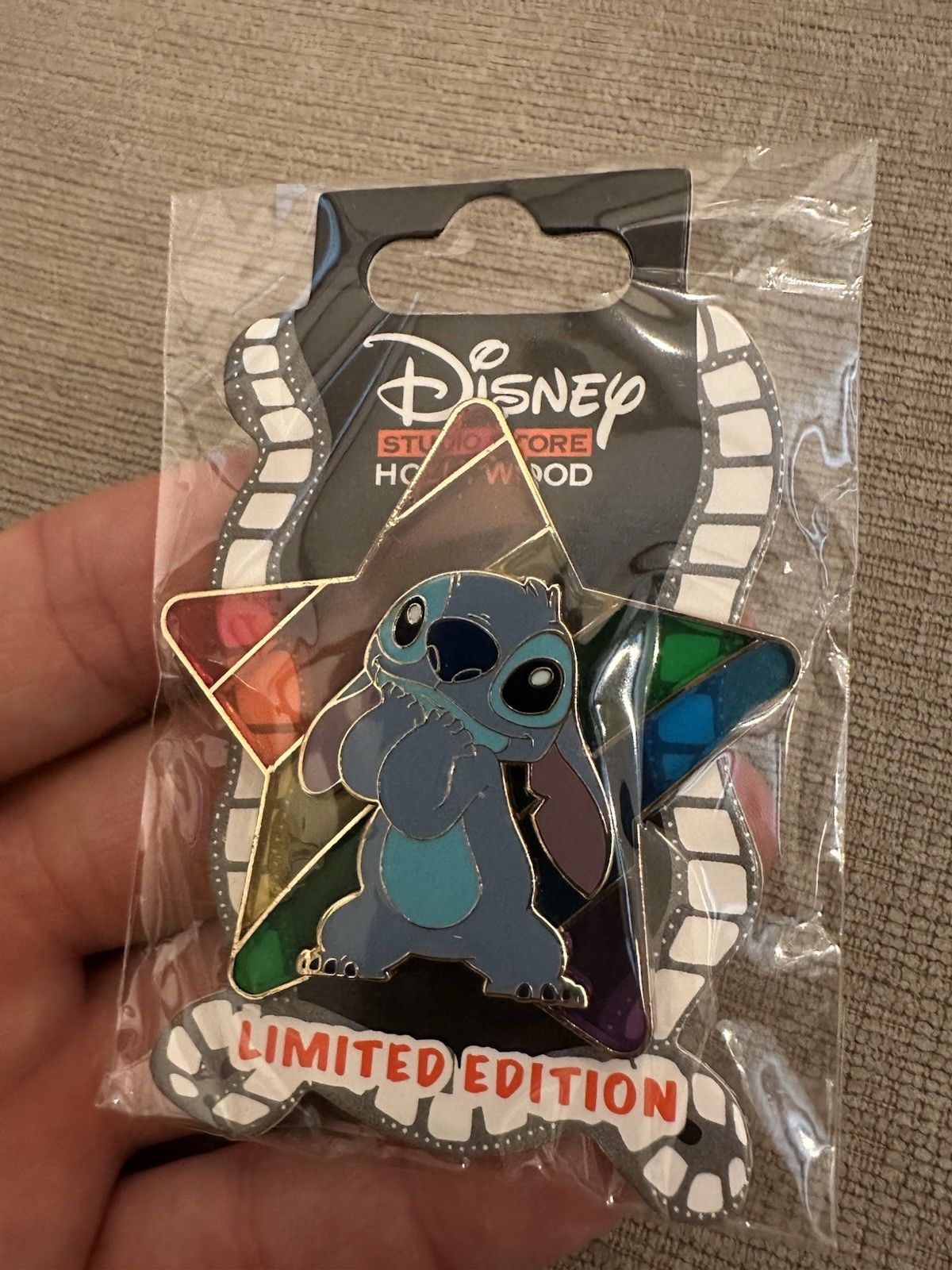 DISNEY PINS STITCH PRIDE RAINBOW STAR FROM DISNEY STUDIO STORE HOLLYWOOD LE 400