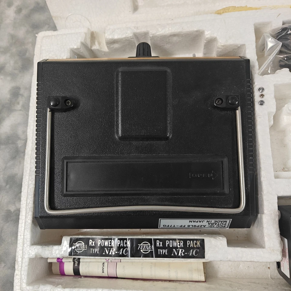 Futaba FP-T6FG/E AM 72.710MHz Ch46 RC Transmitter Set w/ Charger Japan Vintage - Image 4 of 4