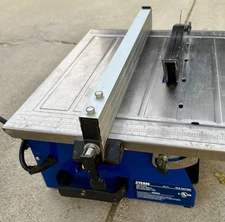 TILE WET SAW CTC550, W/FENCE, GUARD, WRENCHES, BLADE, USED ONCE, RUNS PERFECT