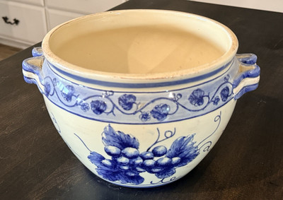 Italian Style Soup Tureen 9.5'' bean pot Blue White Grapes Vine No lid