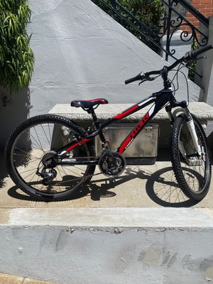 Bicycles - Trek Mt220 - Nelo's Cycles