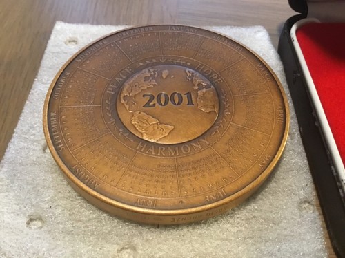 2001 Franklin Mint Annual Calendar Art Medal 3" Solid Bronze, 8.814 oz, in Cache - Picture 8 of 12