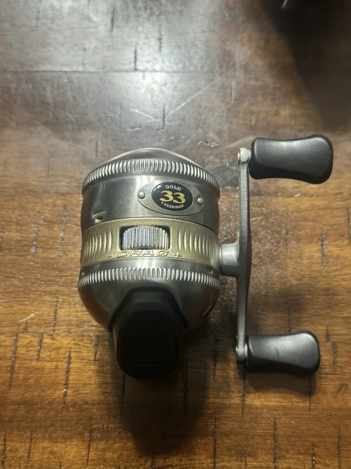 V8534 PR ZEBCO 33 GOLD SPINCAST FISHING REEL - Image 4 of 4