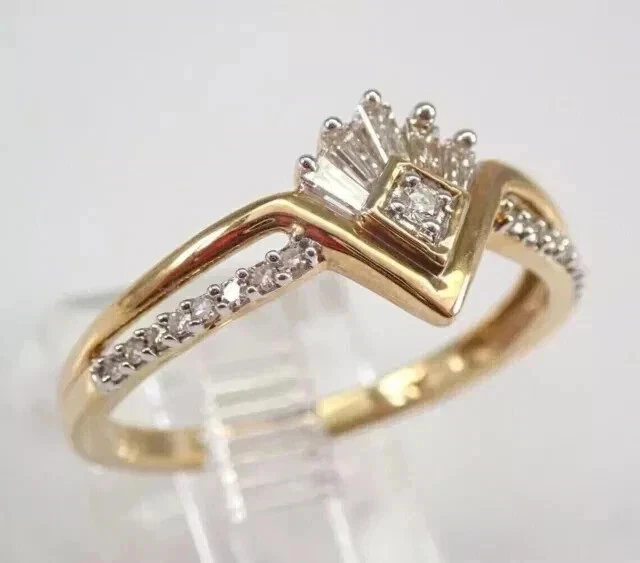 Anillo de compromiso baguette de 2 quilates creado en laboratorio moissanita para mujer enchapado en oro amarillo de 14 quilates Foto 4 de 4