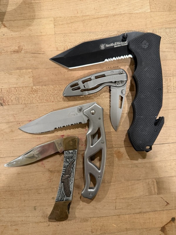 4 vintage knives 2 GERBER, 1 smith wesson, 1 japanese Foldable Pocket Knives
