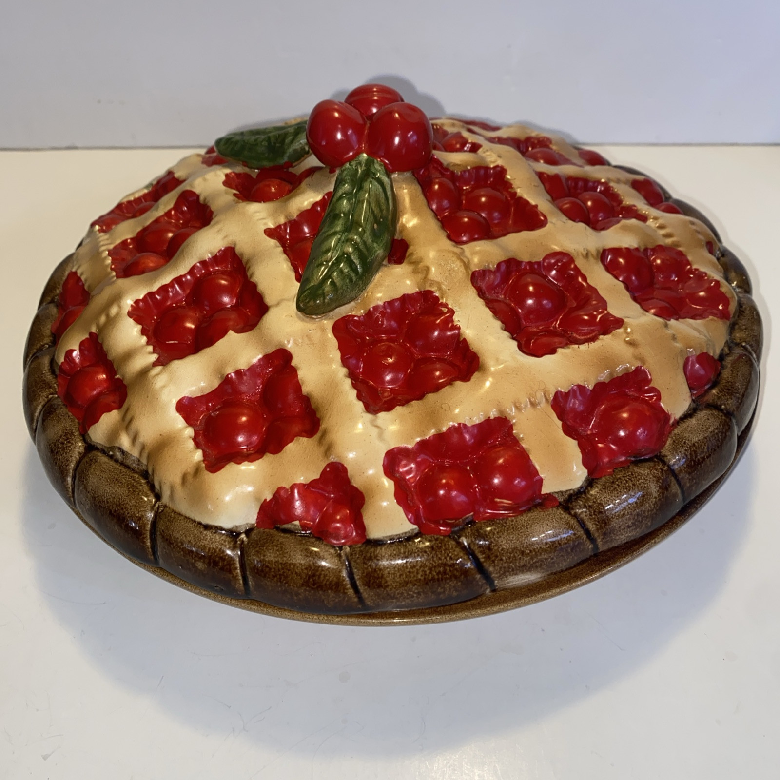 Vintage Cherry Pie Pan W/Lid  Ceramic Bakeware *READ